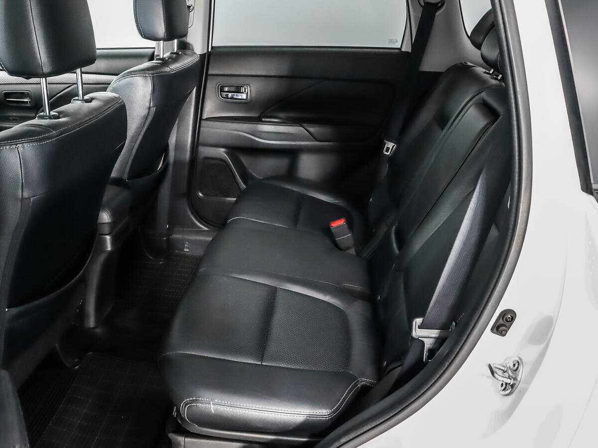 Купить Mitsubishi Outlander с пробегом. Фото: #11