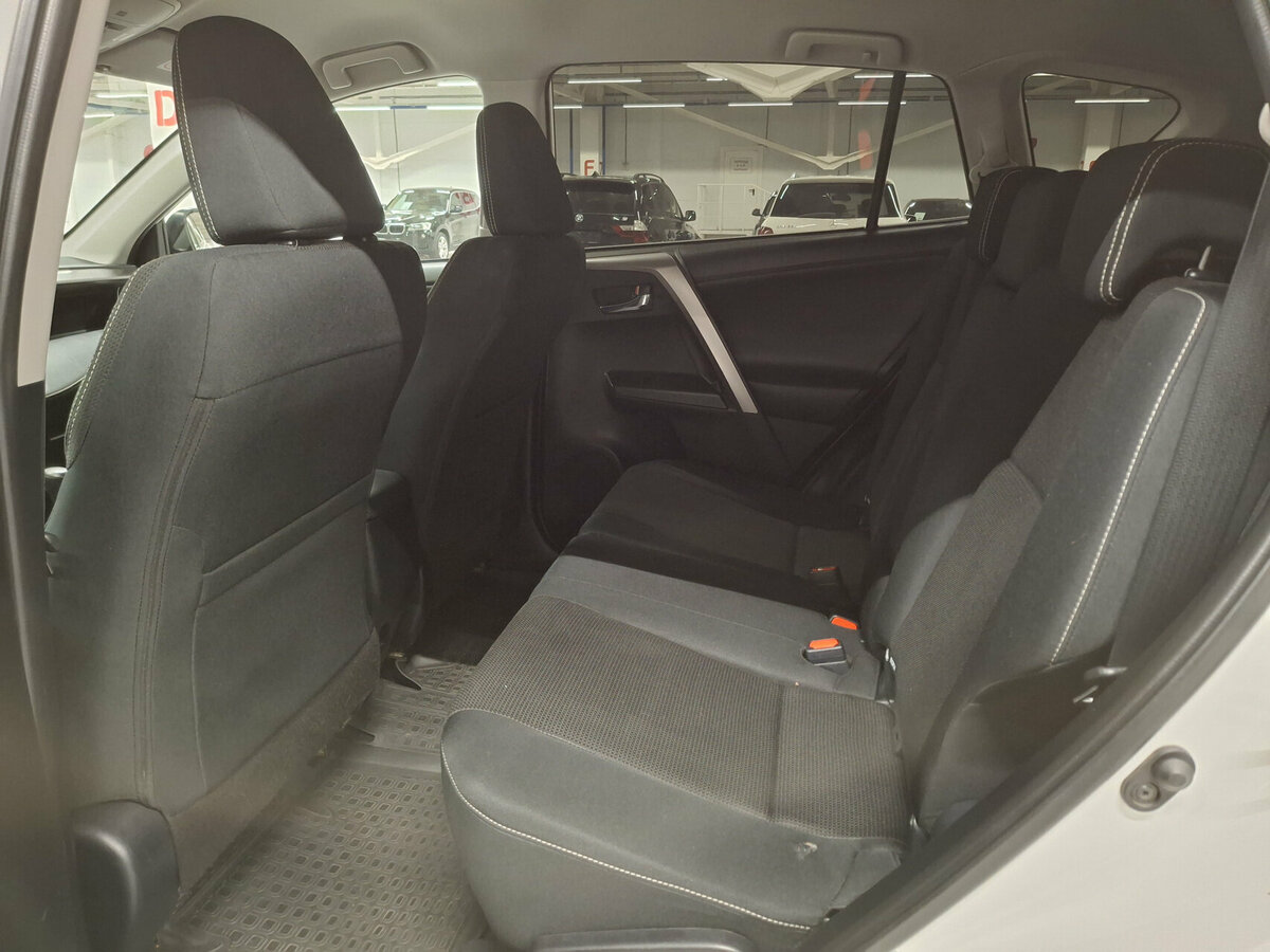Купить Toyota RAV4 с пробегом. Фото: #11