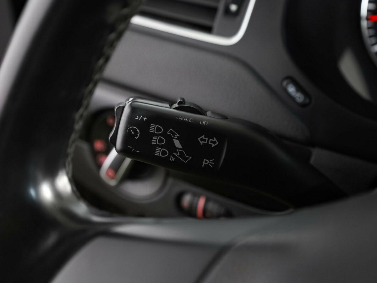 Купить Volkswagen Jetta с пробегом. Фото: #11