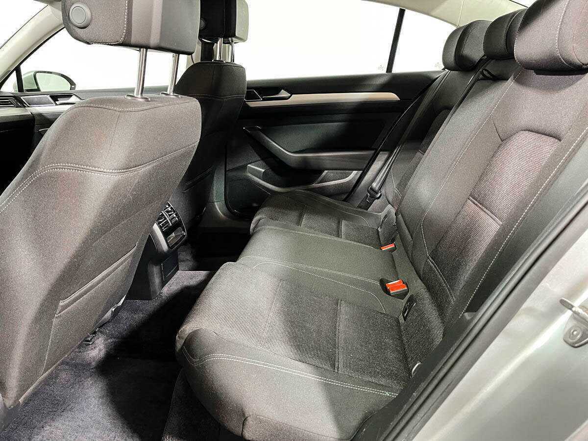 Купить Volkswagen Passat с пробегом. Фото: #9