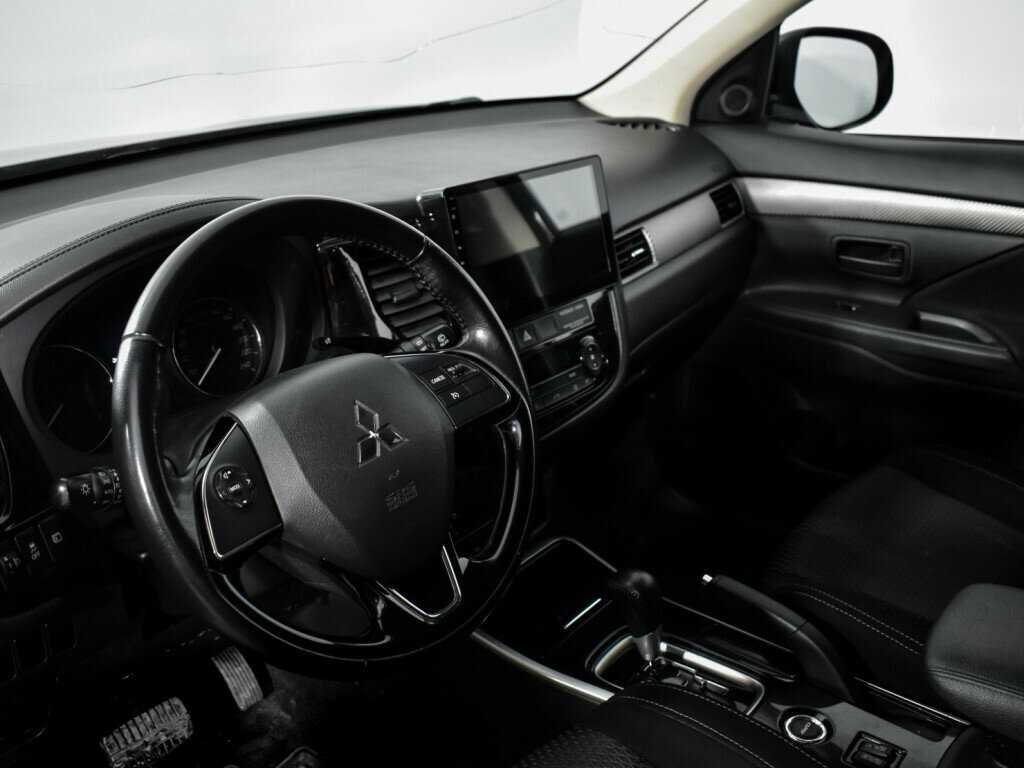 Купить Mitsubishi Outlander с пробегом. Фото: #8