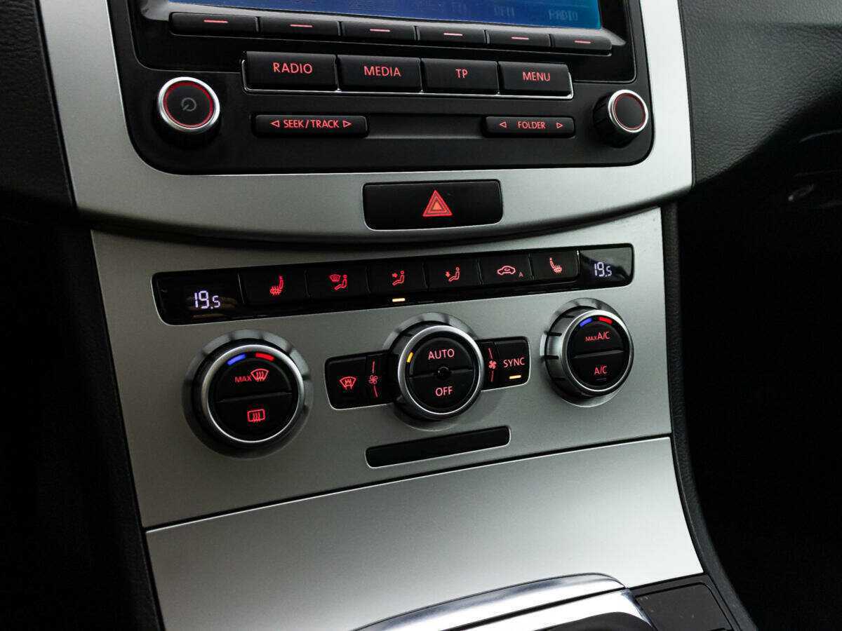 Купить Volkswagen Passat с пробегом. Фото: #15