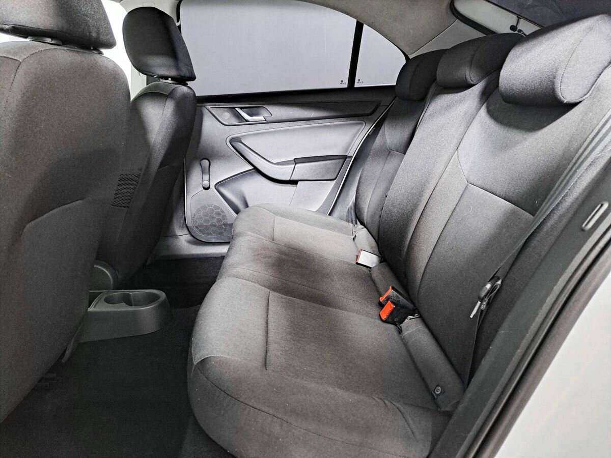 Купить Skoda Rapid с пробегом. Фото: #11