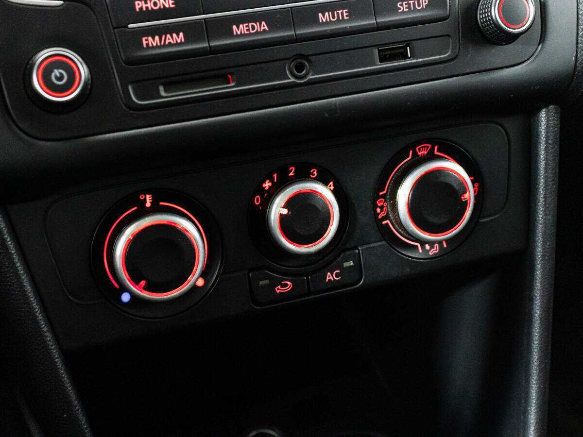 Купить Volkswagen Polo с пробегом. Фото: #14