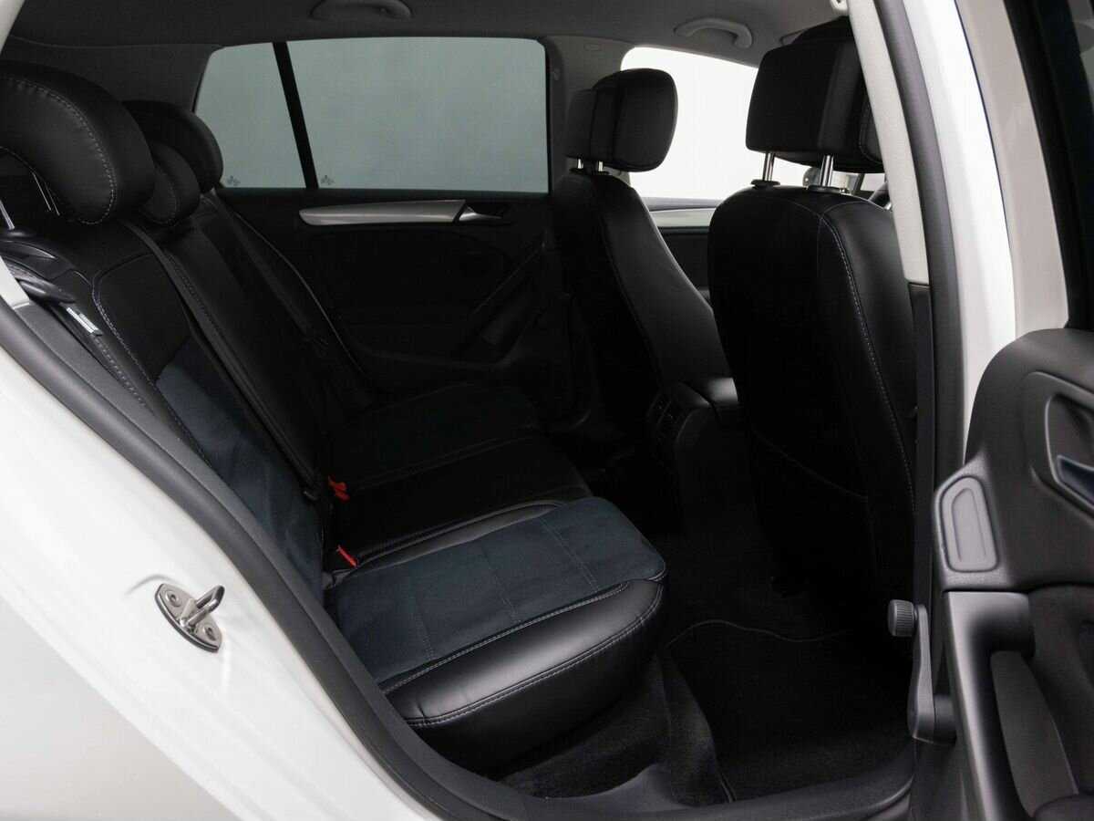 Купить Volkswagen Golf с пробегом. Фото: #9