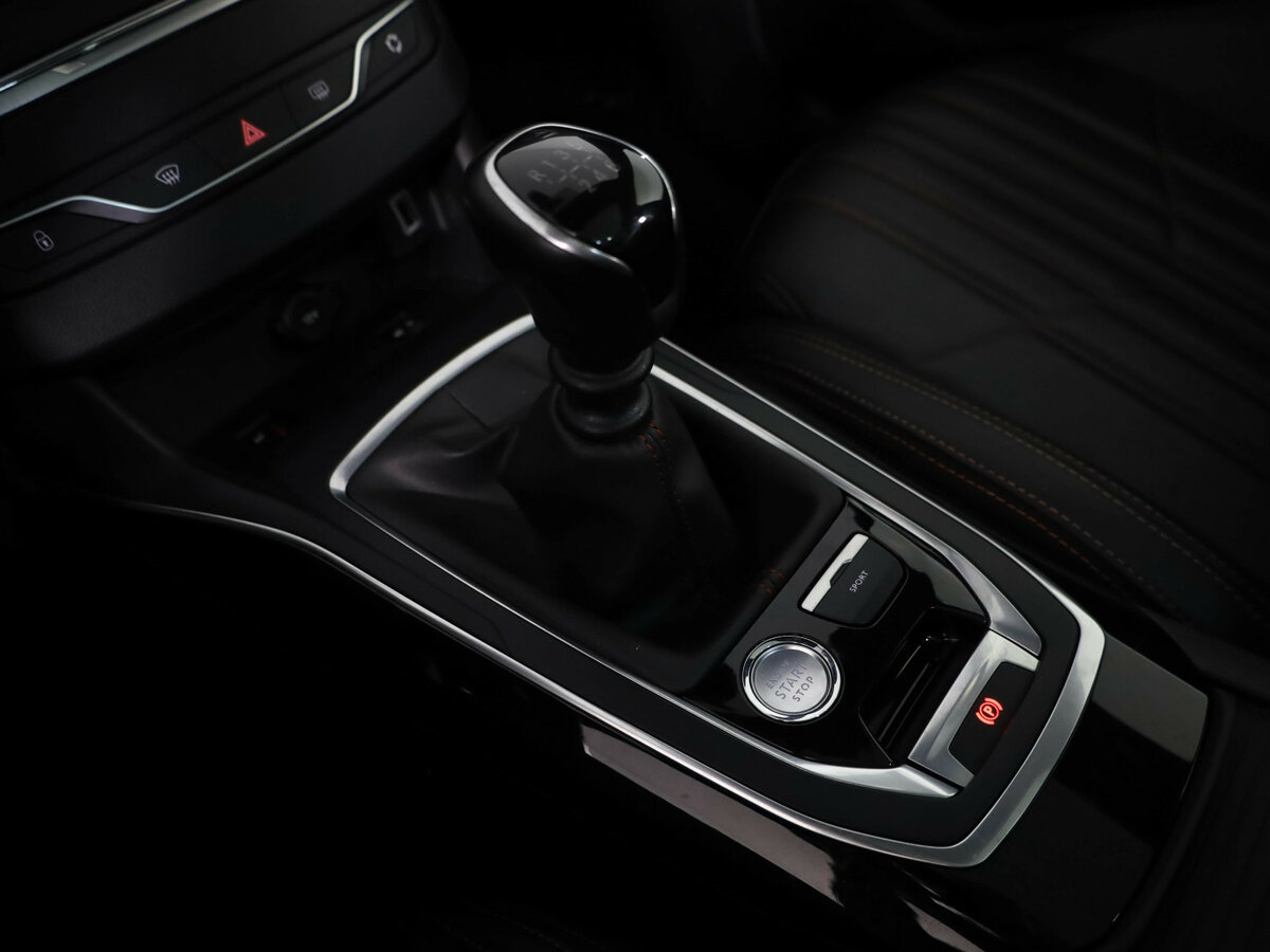 Купить Peugeot 308 с пробегом. Фото: #11