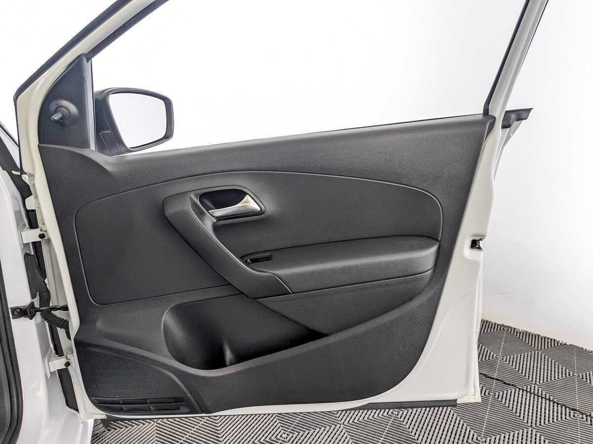 Купить Volkswagen Polo с пробегом. Фото: #21