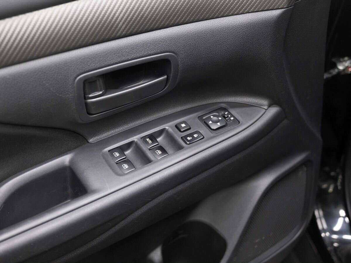 Купить Mitsubishi Outlander с пробегом. Фото: #17