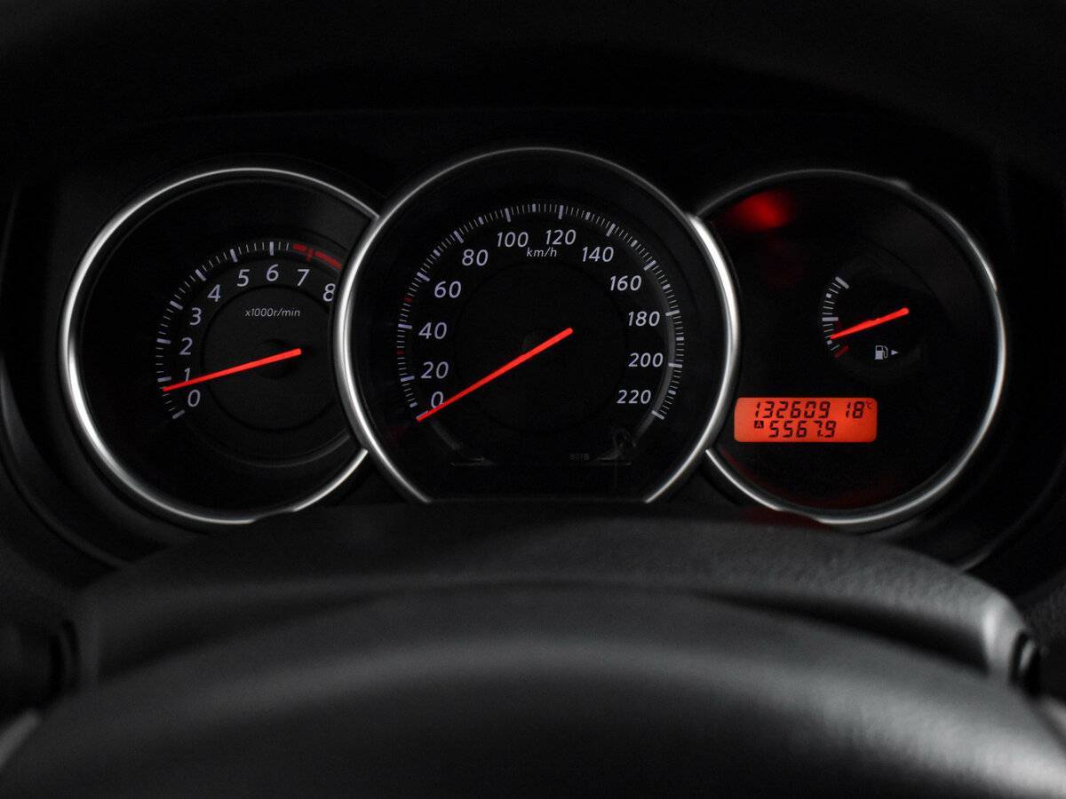 Купить Nissan Tiida с пробегом. Фото: #15