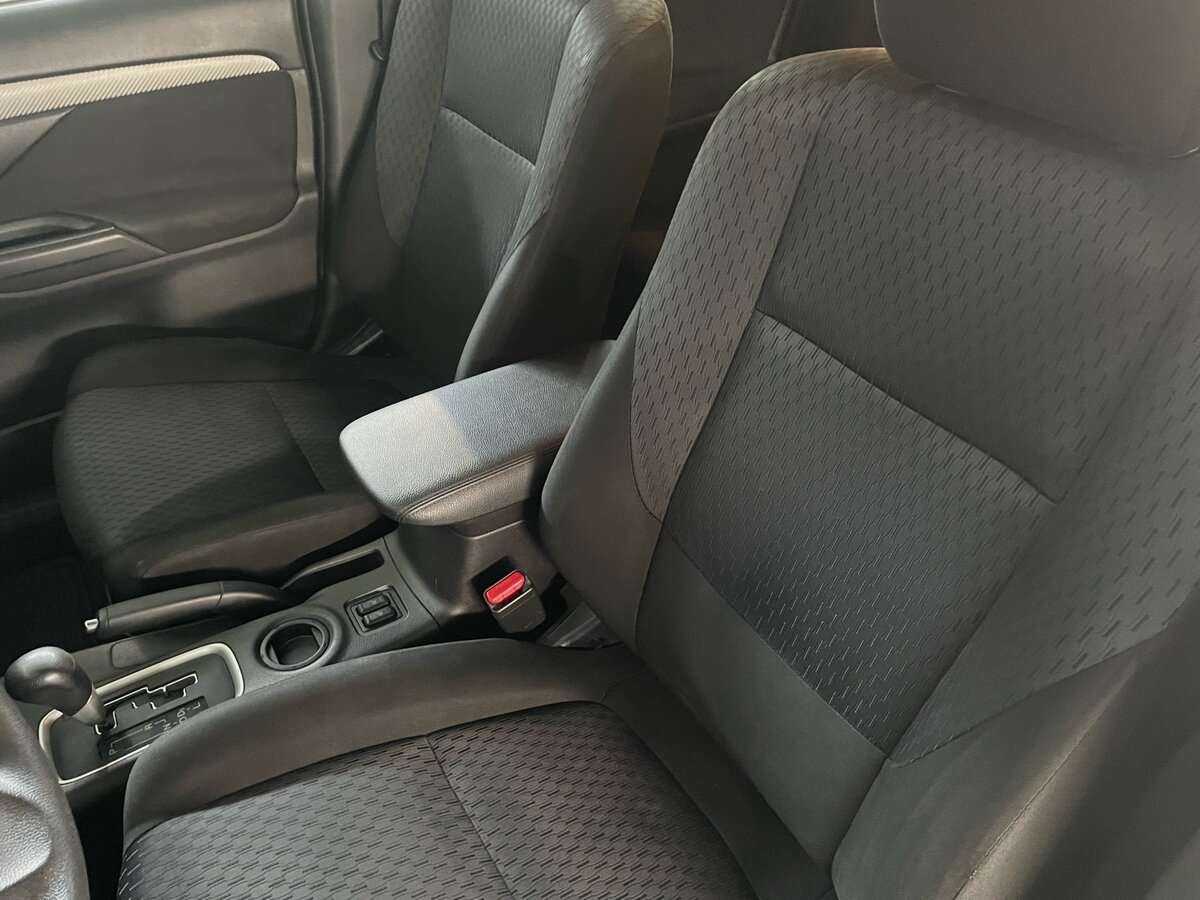 Купить Mitsubishi Outlander с пробегом. Фото: #12