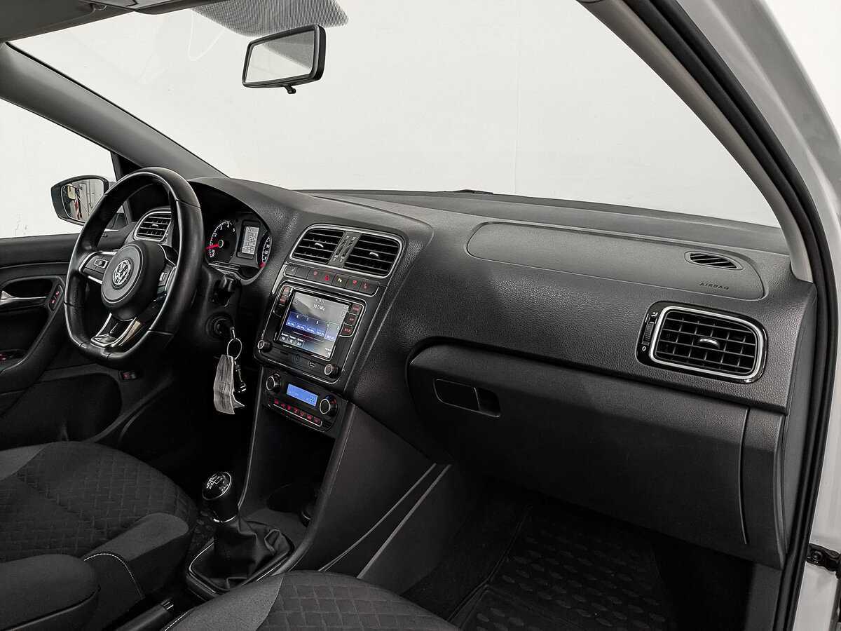 Купить Volkswagen Polo с пробегом. Фото: #12