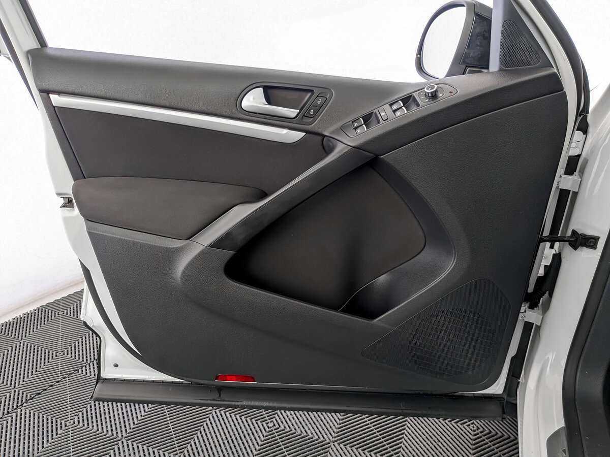 Купить Volkswagen Tiguan с пробегом. Фото: #14
