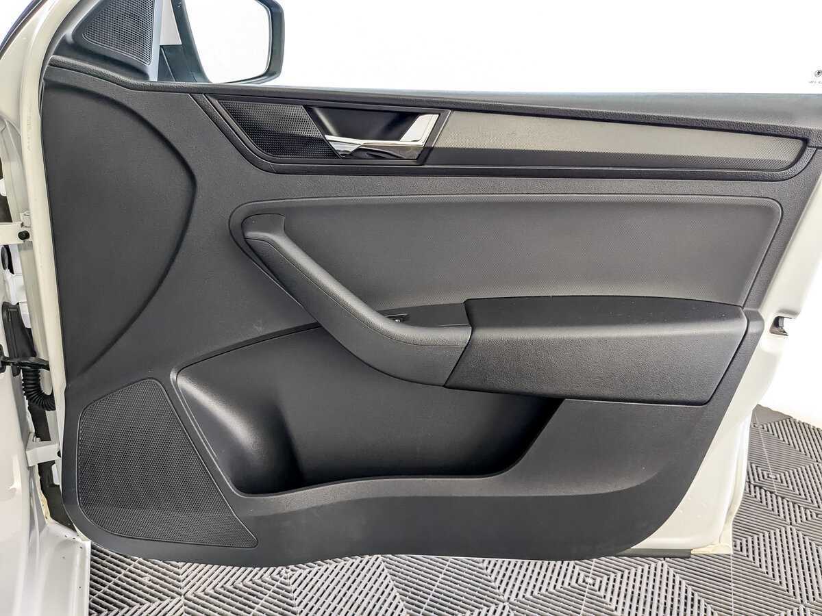 Купить Skoda Rapid с пробегом. Фото: #17