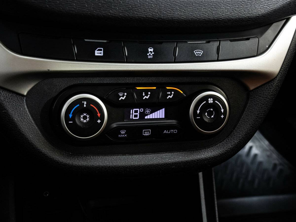 Купить Lada (ВАЗ) Vesta с пробегом. Фото: #13