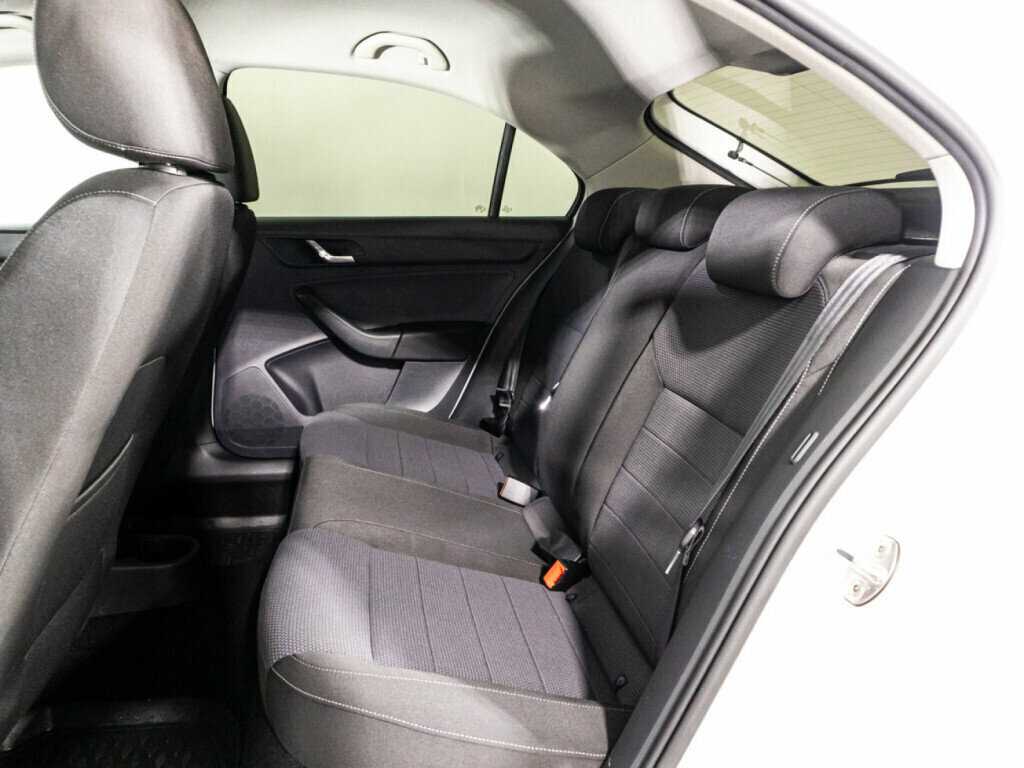 Купить Skoda Rapid с пробегом. Фото: #9
