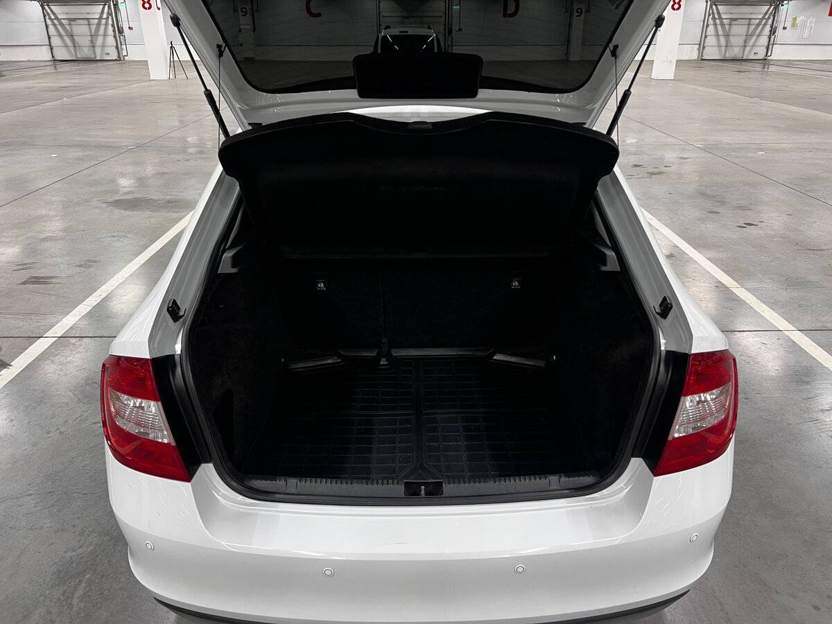 Купить Skoda Rapid с пробегом. Фото: #9