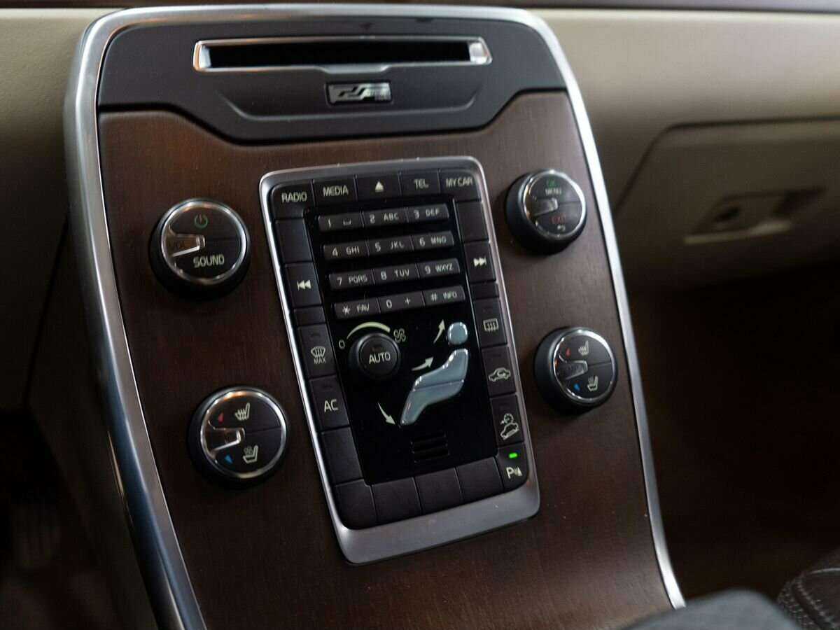 Купить Volvo XC70 с пробегом. Фото: #10