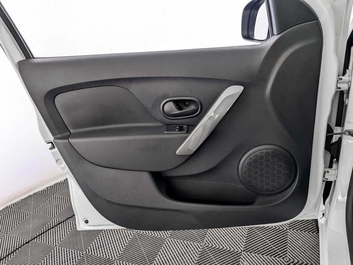 Купить Renault Logan с пробегом. Фото: #14