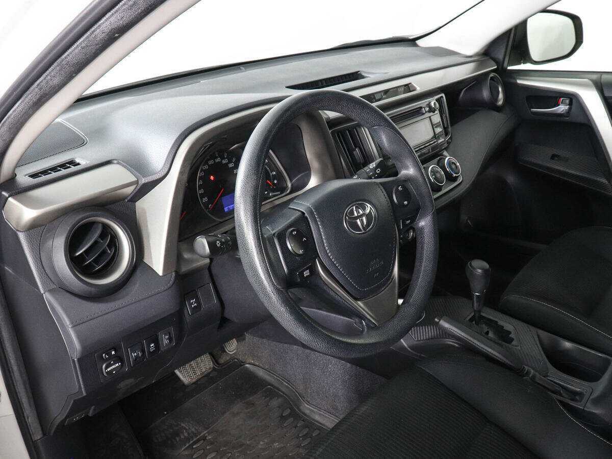 Купить Toyota RAV4 с пробегом. Фото: #8