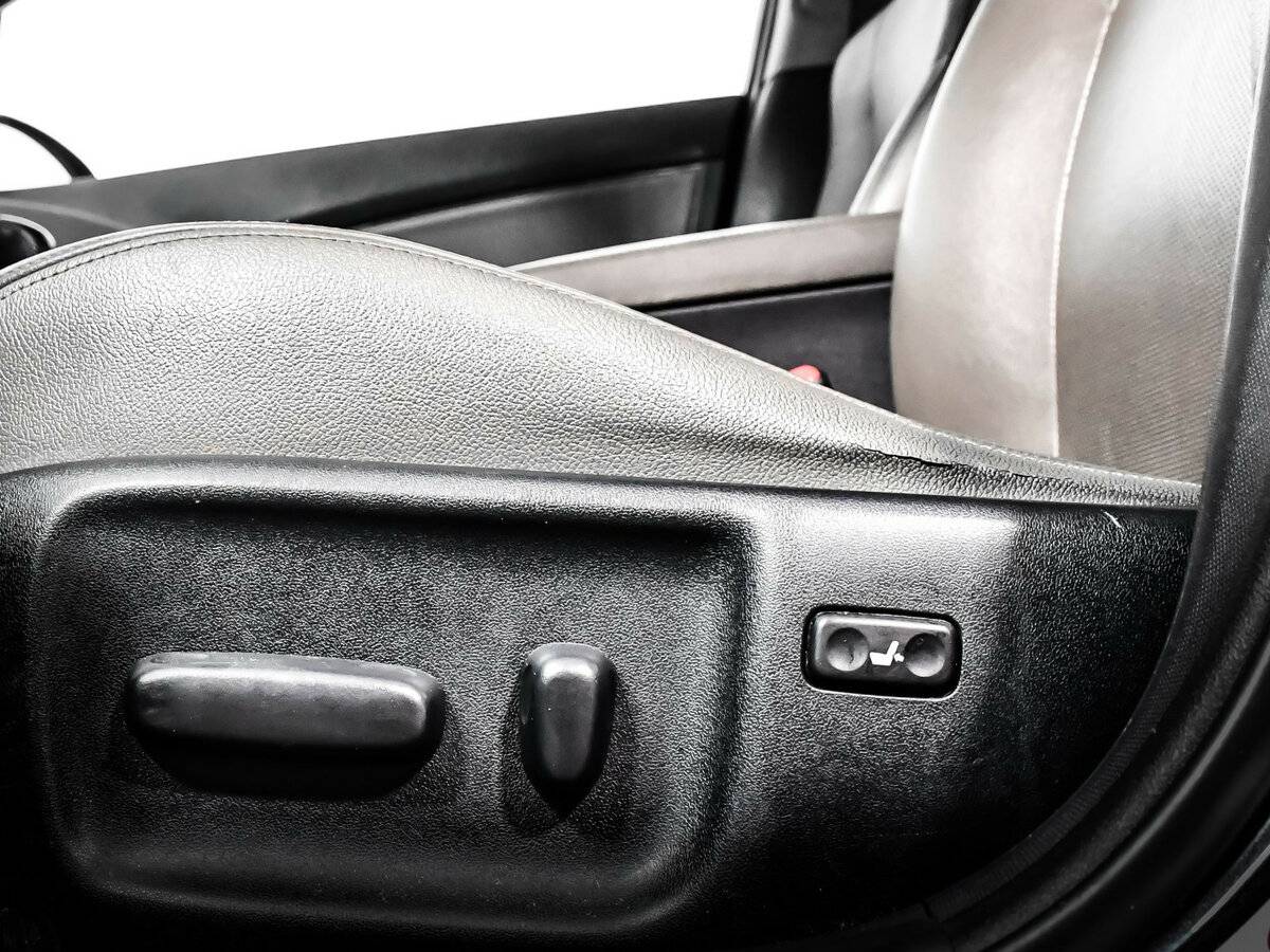 Купить Toyota Avensis с пробегом. Фото: #11