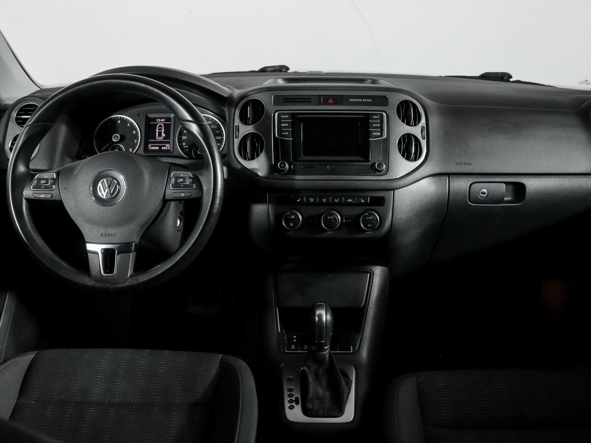 Купить Volkswagen Tiguan с пробегом. Фото: #11
