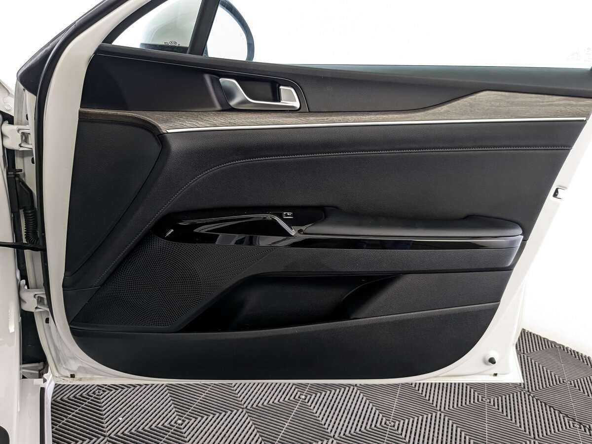 Купить Kia K5 с пробегом. Фото: #24