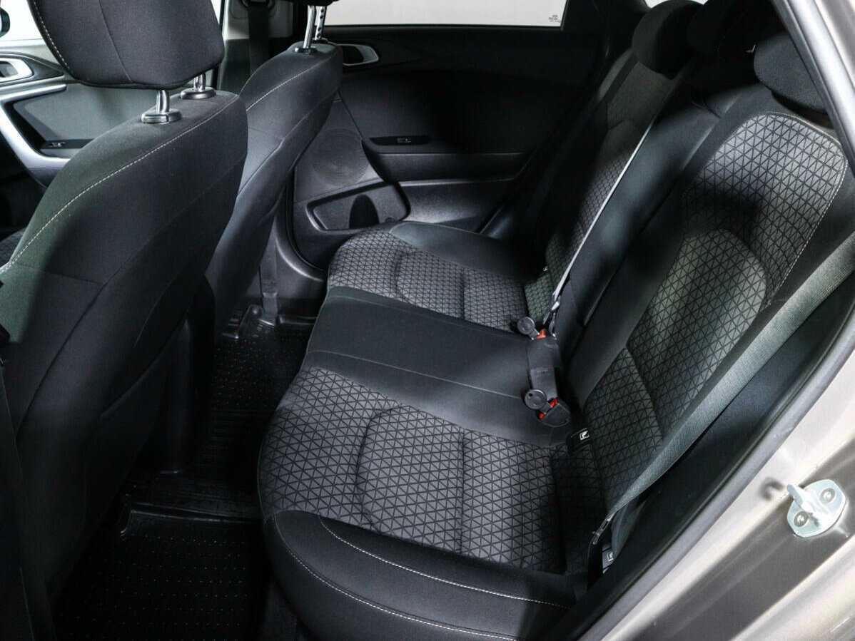 Купить Kia Ceed с пробегом. Фото: #9