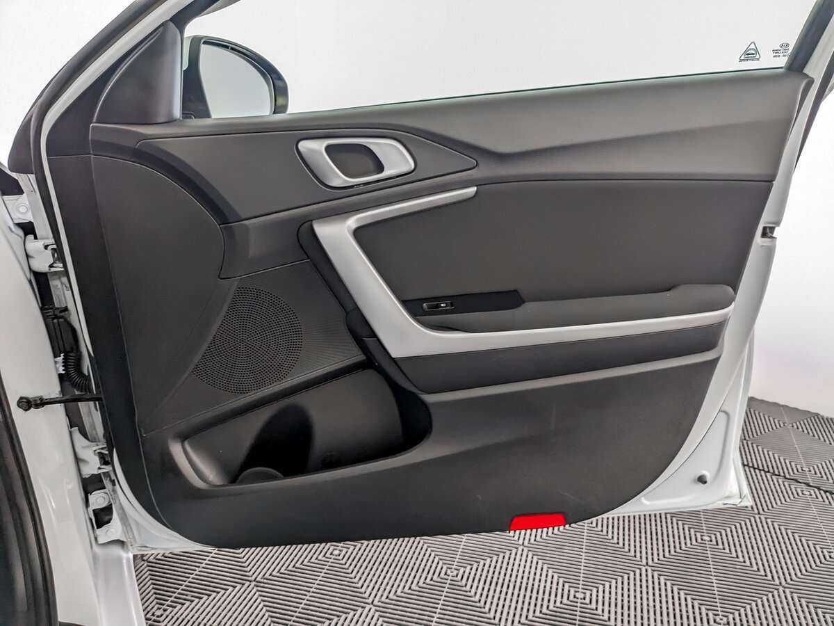 Купить Kia Ceed с пробегом. Фото: #19