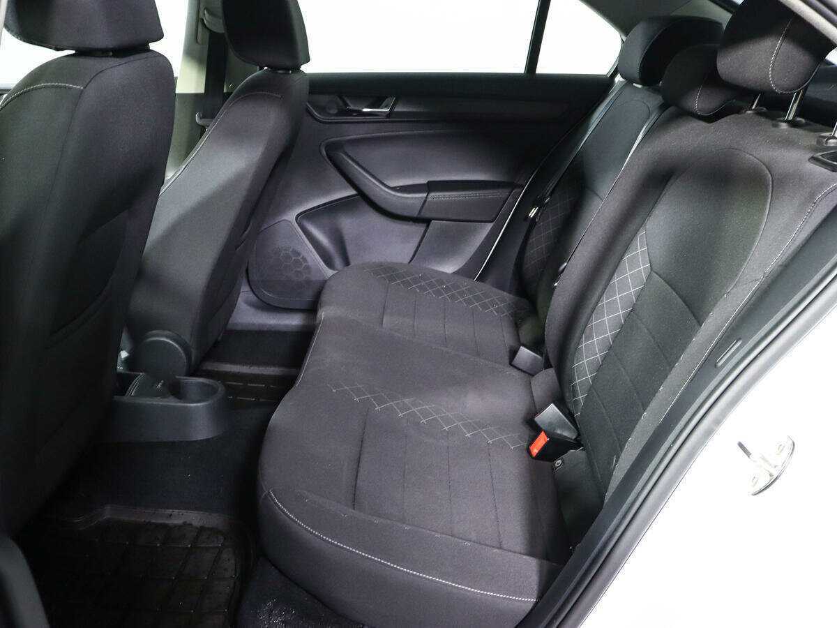 Купить Skoda Rapid с пробегом. Фото: #7
