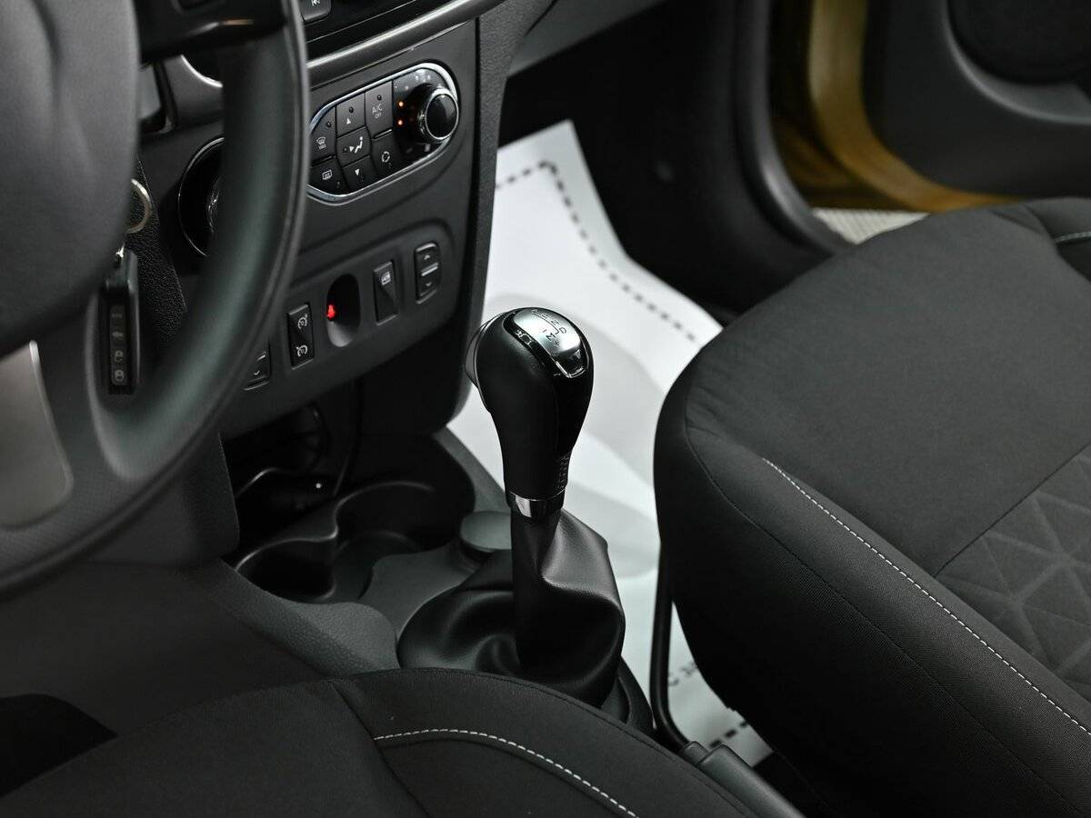 Купить Renault Sandero с пробегом. Фото: #9