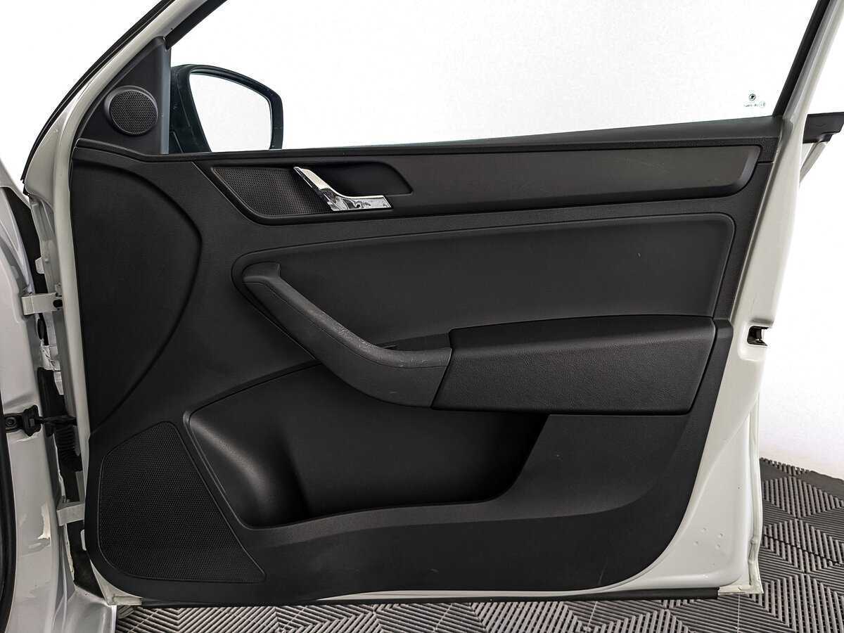 Купить Skoda Rapid с пробегом. Фото: #22