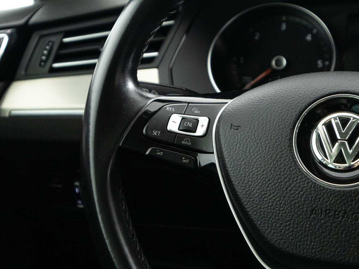 Купить Volkswagen Passat с пробегом. Фото: #17