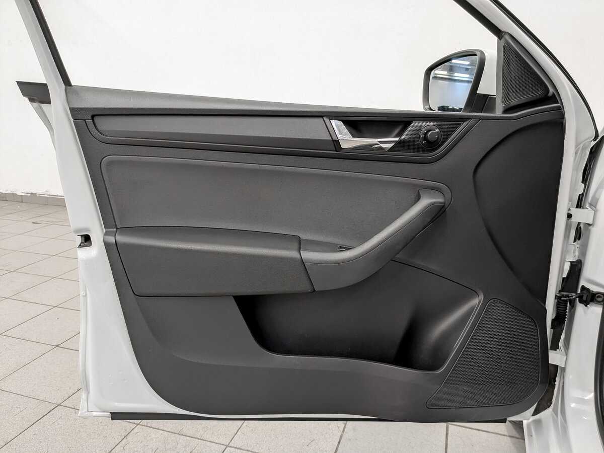 Купить Skoda Rapid с пробегом. Фото: #18