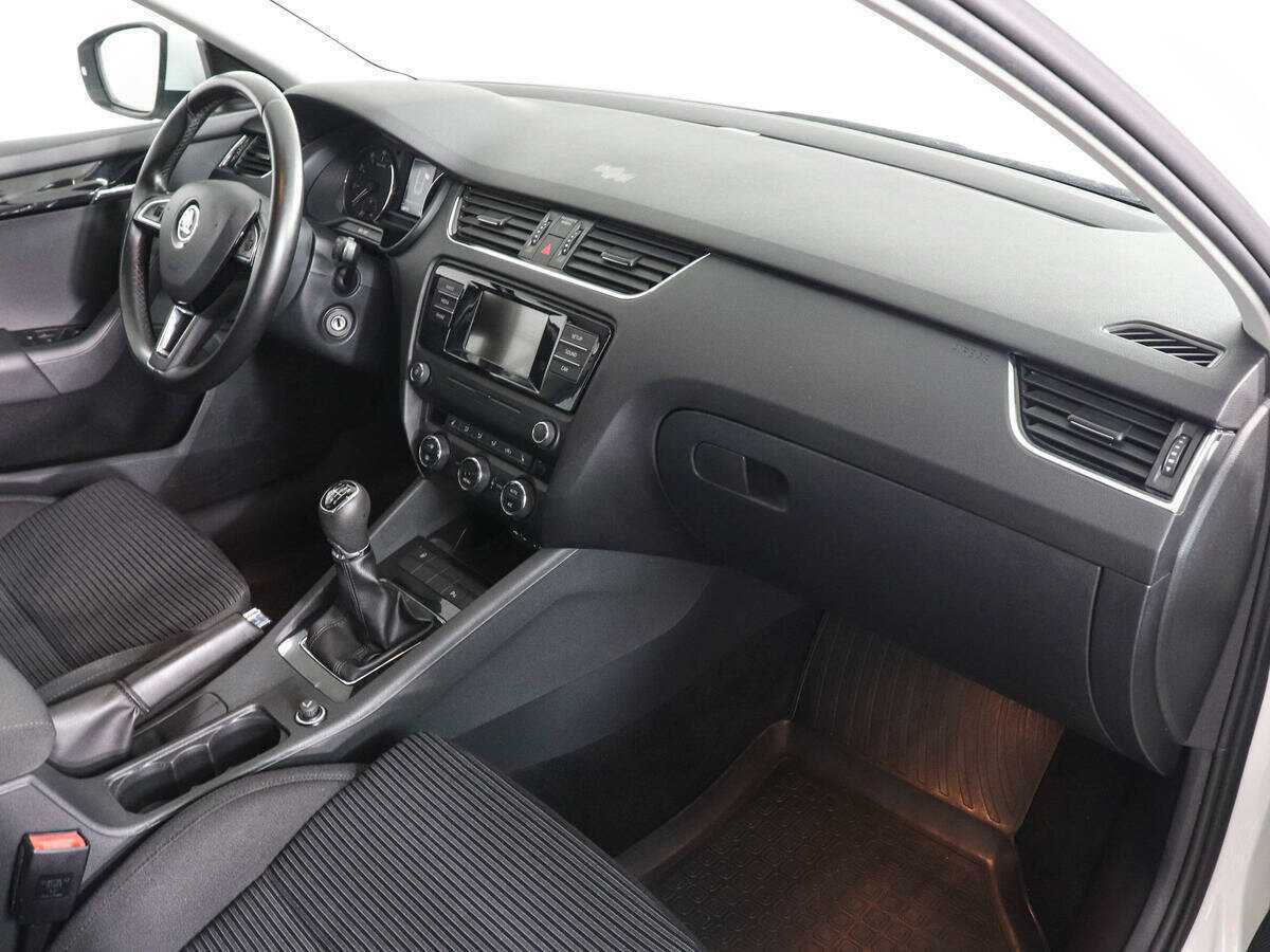 Купить Skoda Octavia с пробегом. Фото: #9