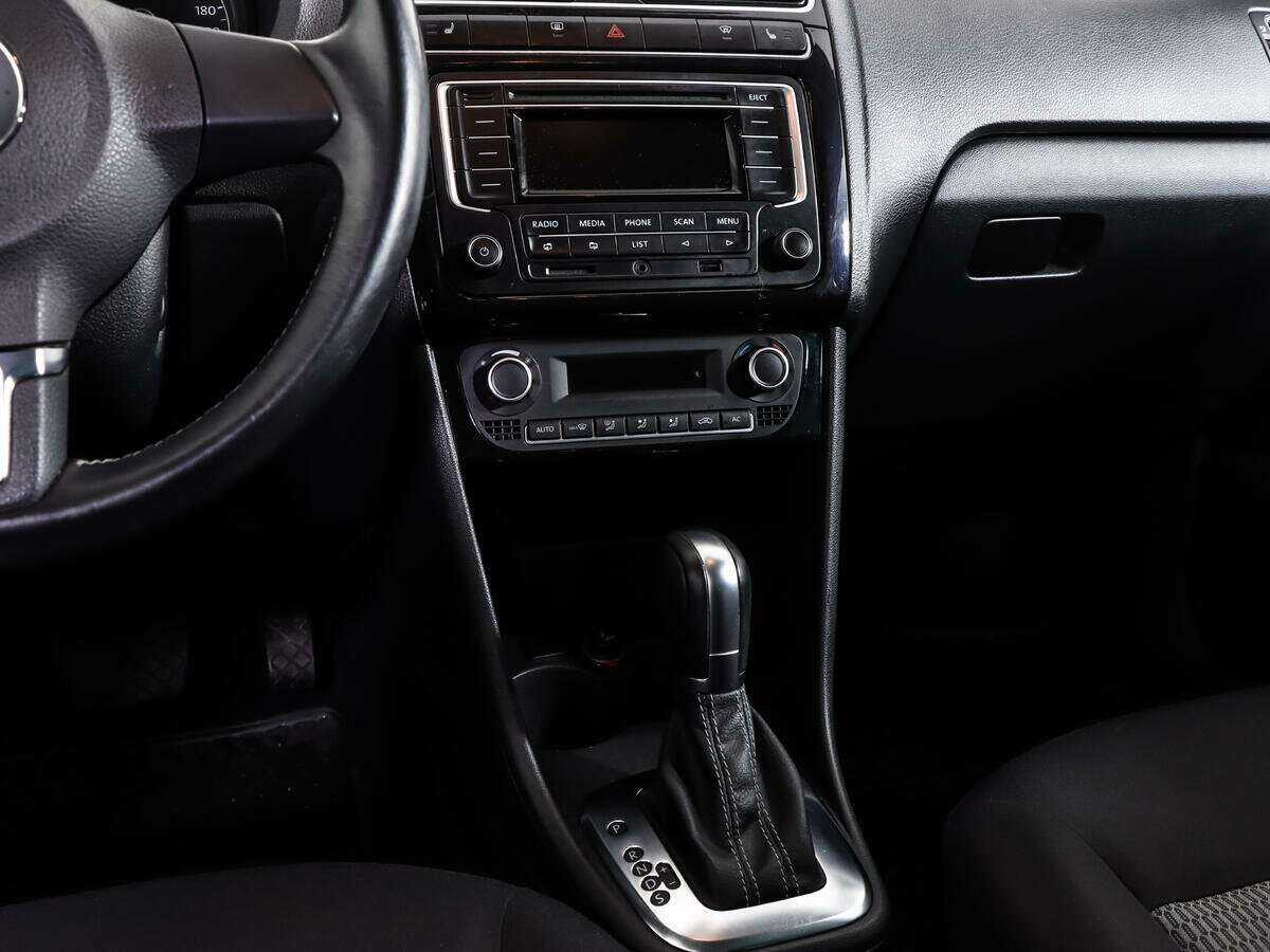 Купить Volkswagen Polo с пробегом. Фото: #12