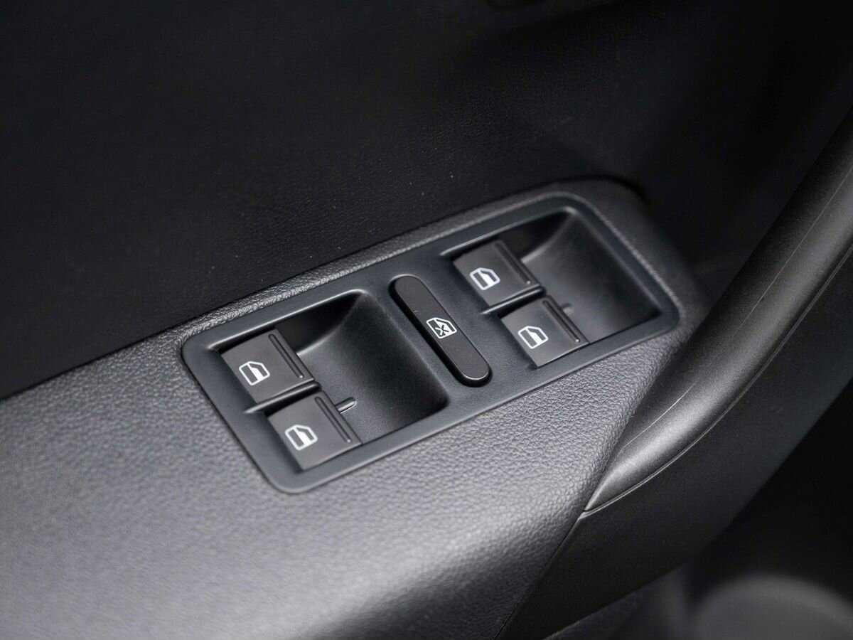 Купить Volkswagen Polo с пробегом. Фото: #17