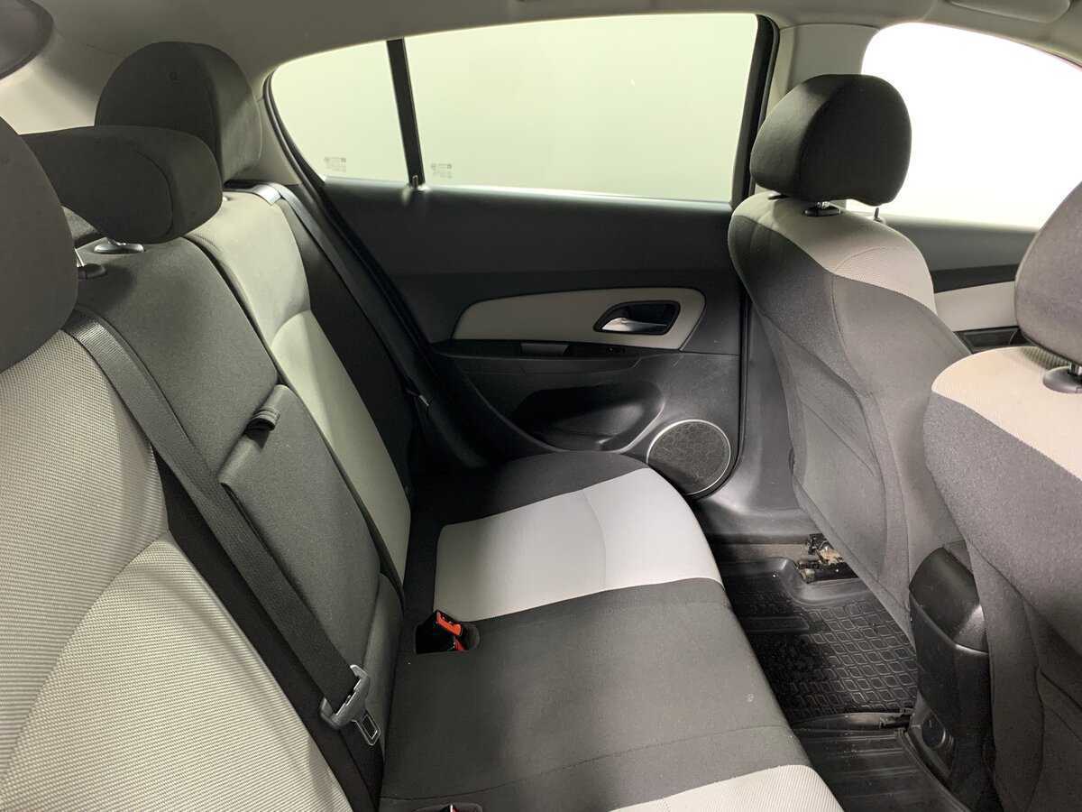 Купить Chevrolet Cruze с пробегом. Фото: #17