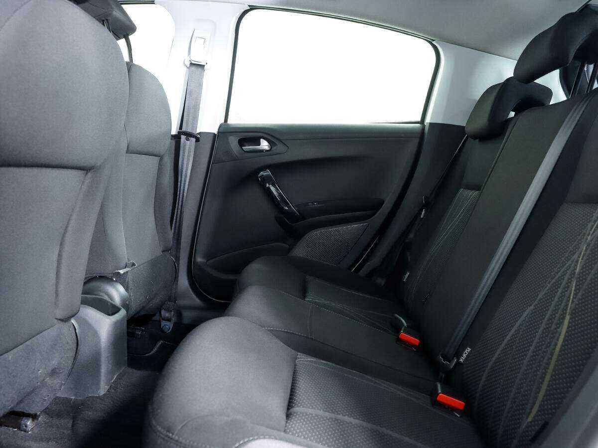 Купить Peugeot 208 с пробегом. Фото: #10