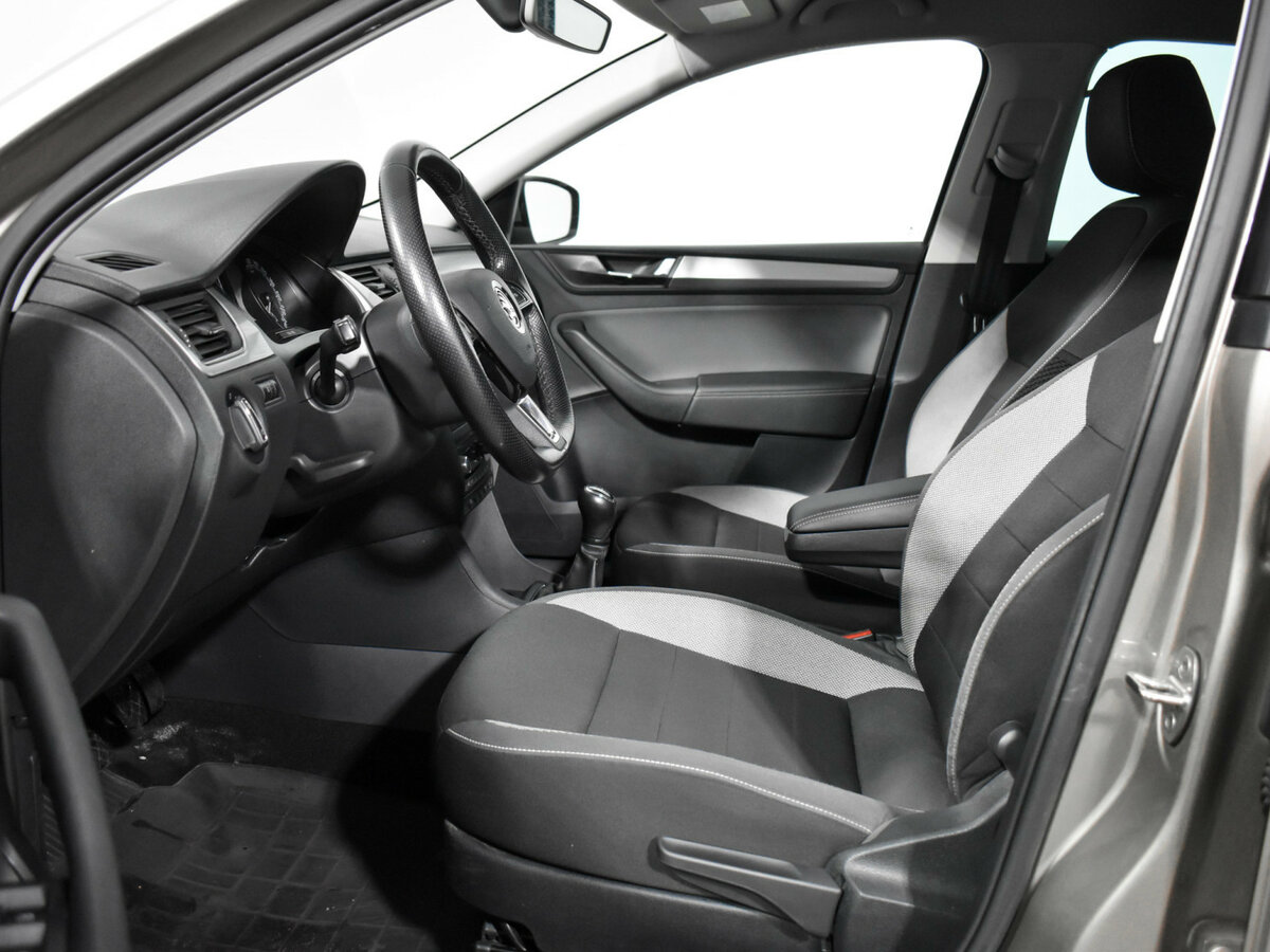 Купить Skoda Rapid с пробегом. Фото: #9