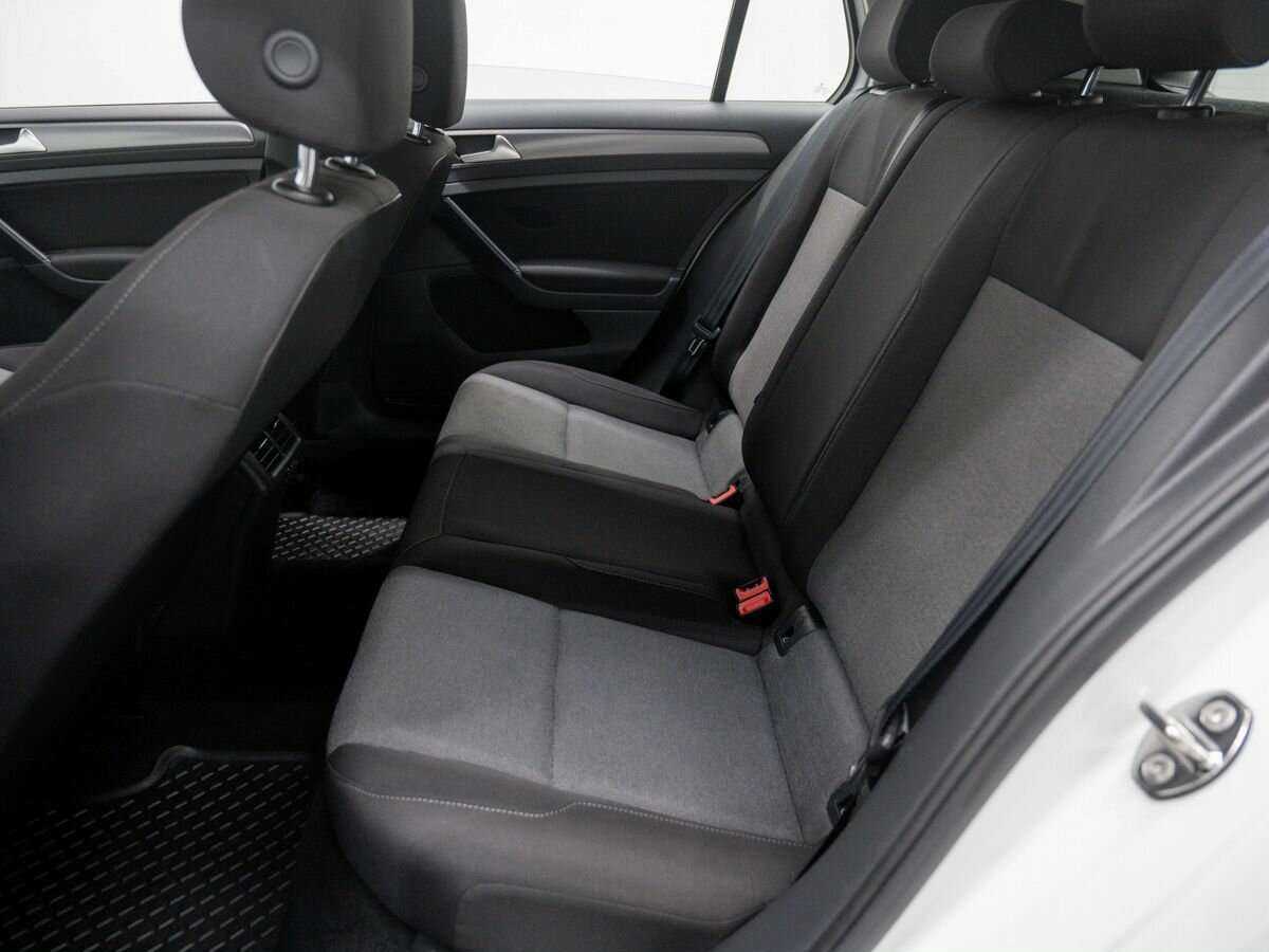 Купить Volkswagen Golf с пробегом. Фото: #11