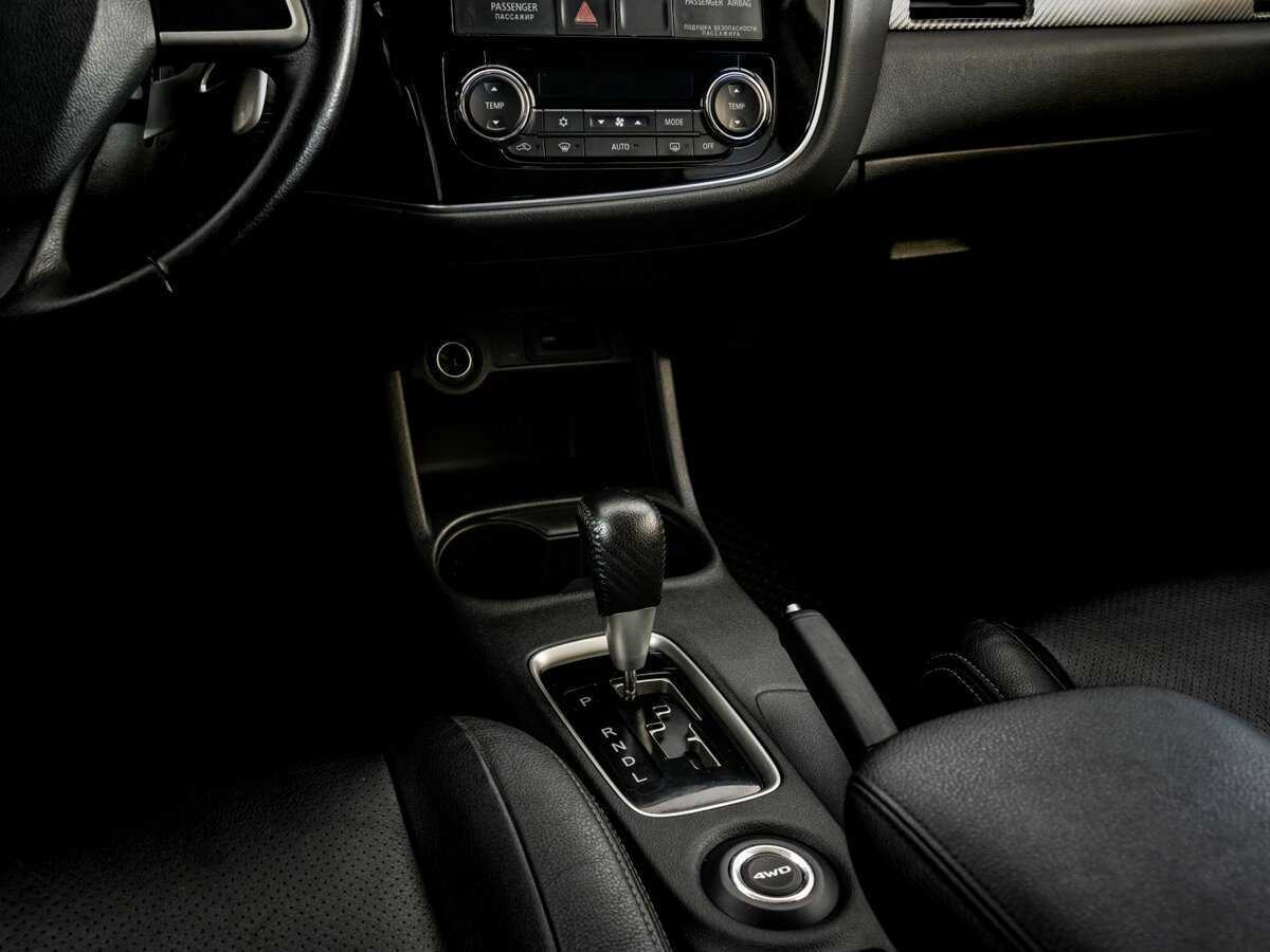 Купить Mitsubishi Outlander с пробегом. Фото: #10