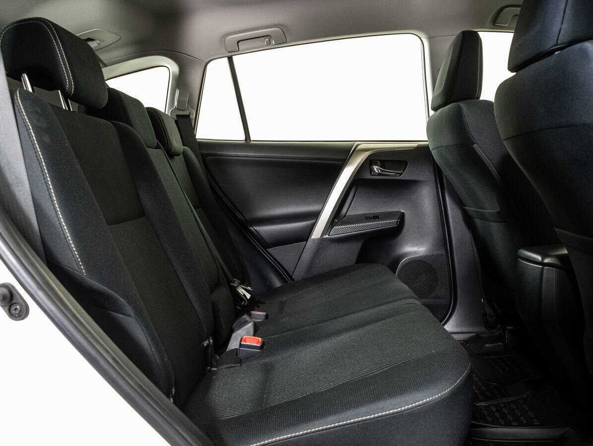 Купить Toyota RAV4 с пробегом. Фото: #7