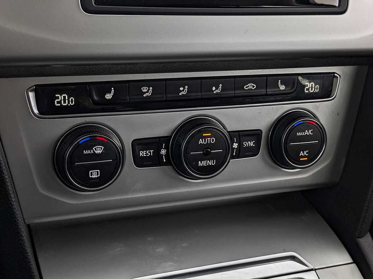 Купить Volkswagen Passat с пробегом. Фото: #24
