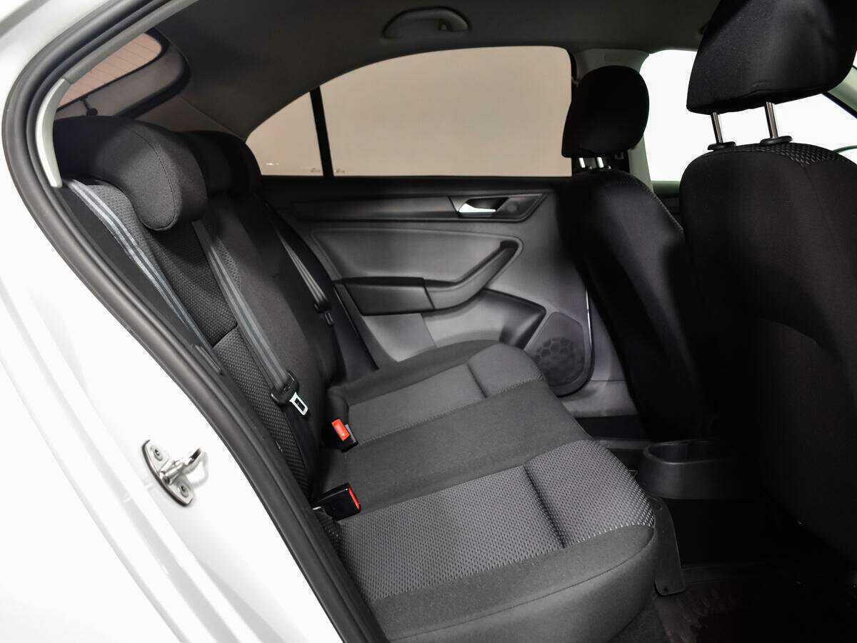 Купить Volkswagen Polo с пробегом. Фото: #9