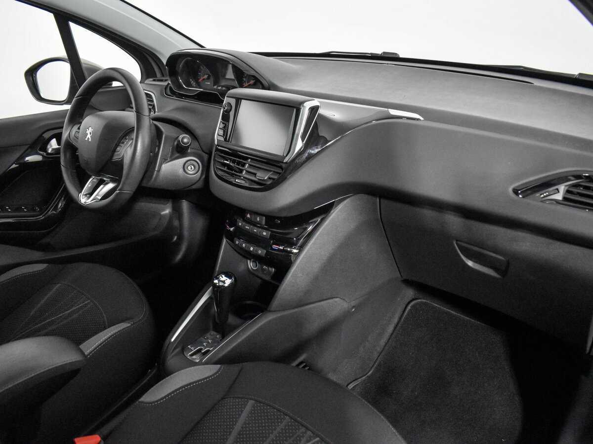 Купить Peugeot 208 с пробегом. Фото: #12