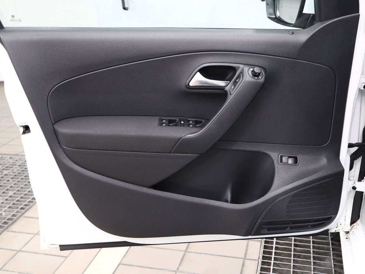 Купить Volkswagen Polo с пробегом. Фото: #8