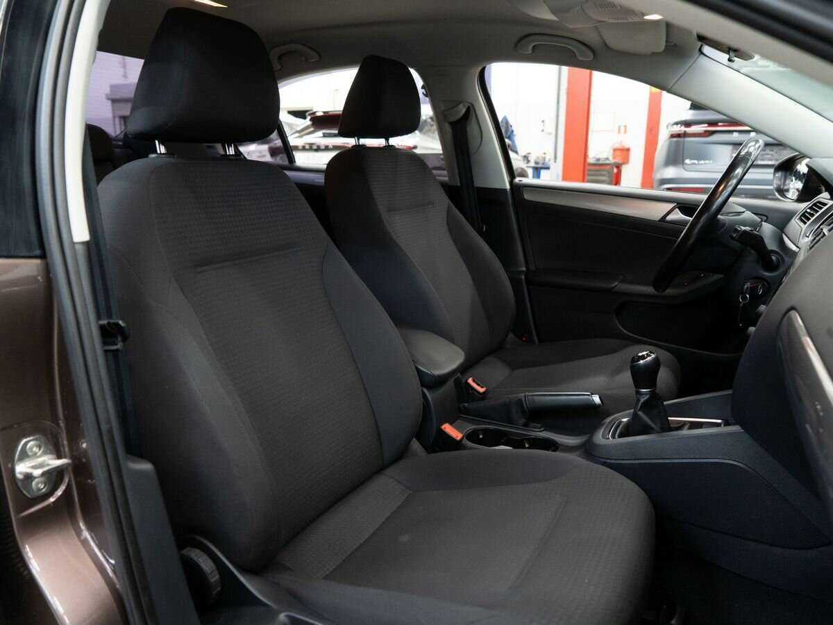 Купить Volkswagen Jetta с пробегом. Фото: #9