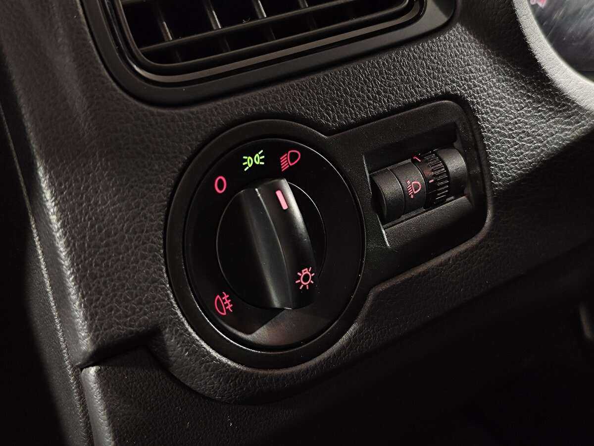 Купить Volkswagen Polo с пробегом. Фото: #20