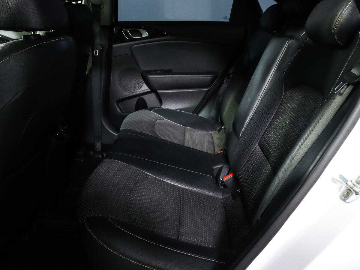 Купить Kia Ceed с пробегом. Фото: #9