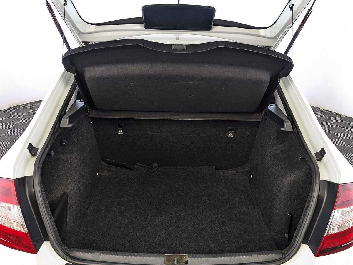 Купить Skoda Rapid с пробегом. Фото: #9